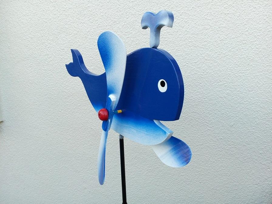 くじら　羽根つき風見鶏　手造り　木製1枚目の画像